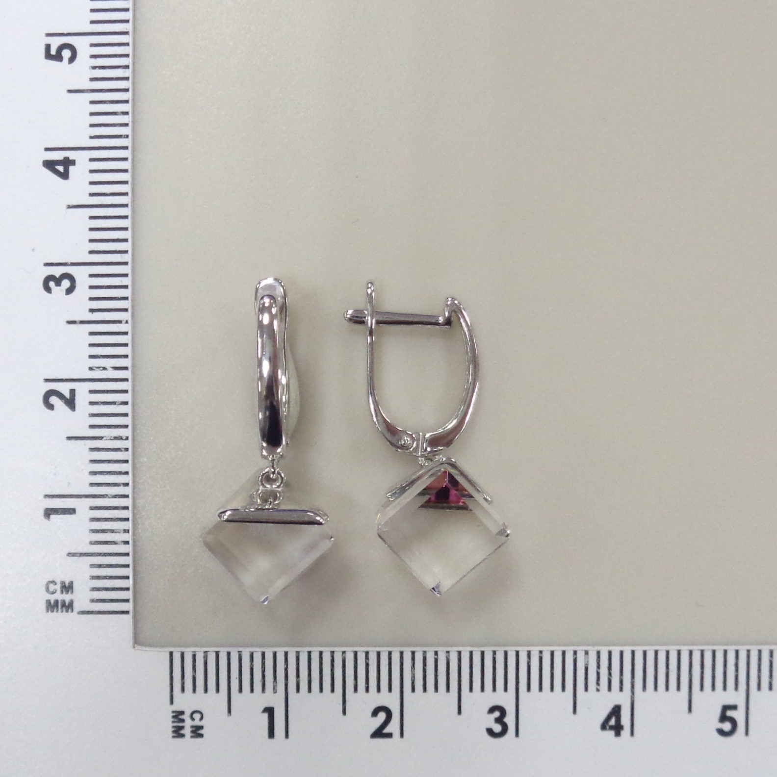 Серебряные серьги с кристаллами